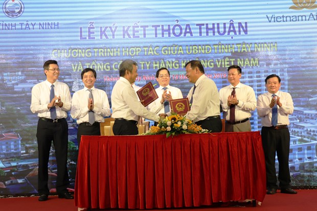 Vietnam Airlines serves Tay Ninh’s products on its flights hinh anh 1
