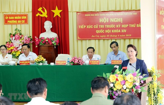 NA Chairwoman meets voters in Can Tho city hinh anh 1
