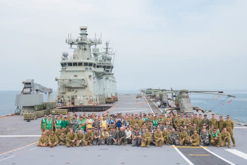 HMAS Canberra docks at Thailand’s Patong for training, community activities hinh anh 1