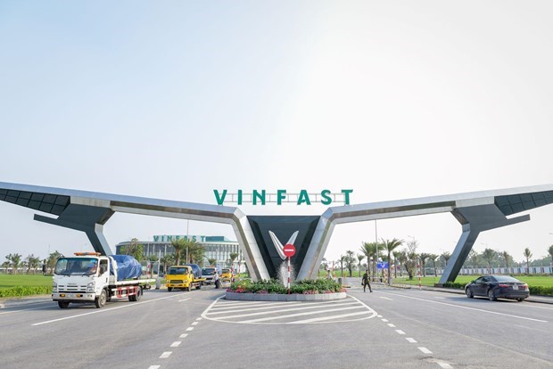 VinGroup to launch electric bus services in five cities hinh anh 1