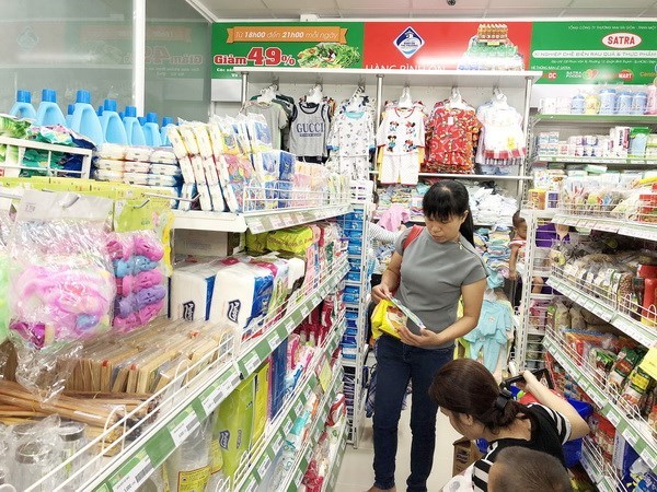 Convenience stores help domestic retailers compete with foreign rivals hinh anh 1
