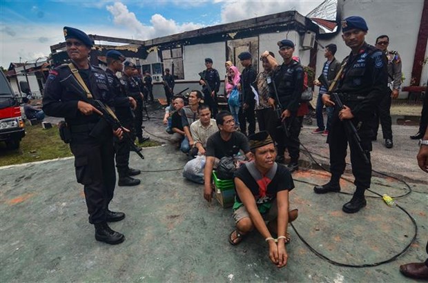Indonesian security authorities recapture over 100 jail breakers hinh anh 1