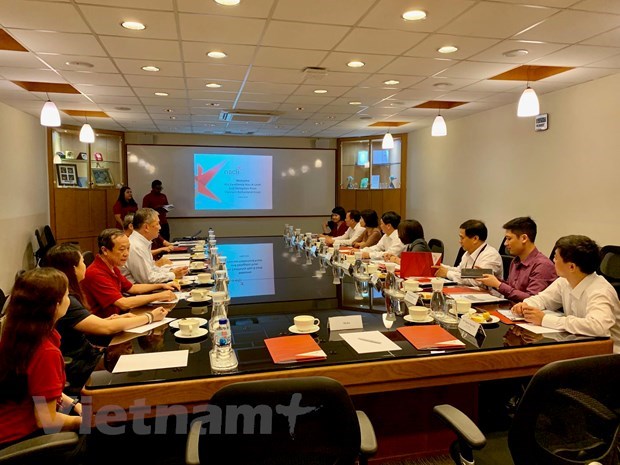 Vietnam, Singapore to foster people-to-people exchange hinh anh 1