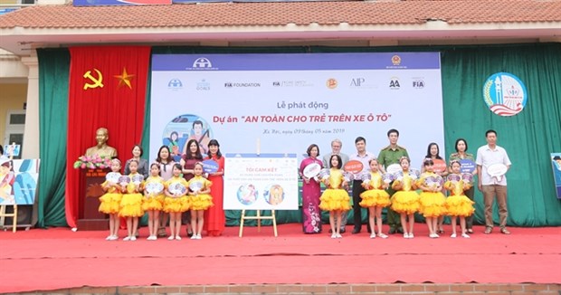 New initiative exhorts use of car child seat, seatbelt for kids hinh anh 1