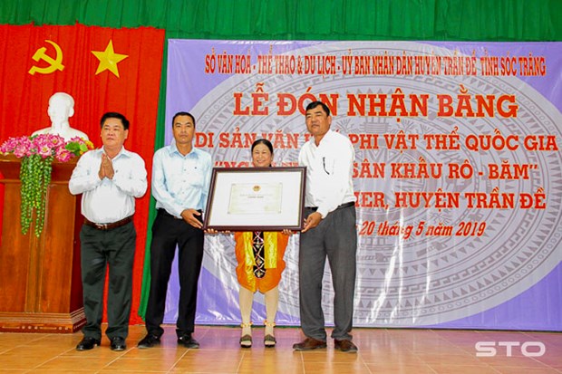 “Ro Bam” theatre art recognised as intangible cultural heritage hinh anh 1