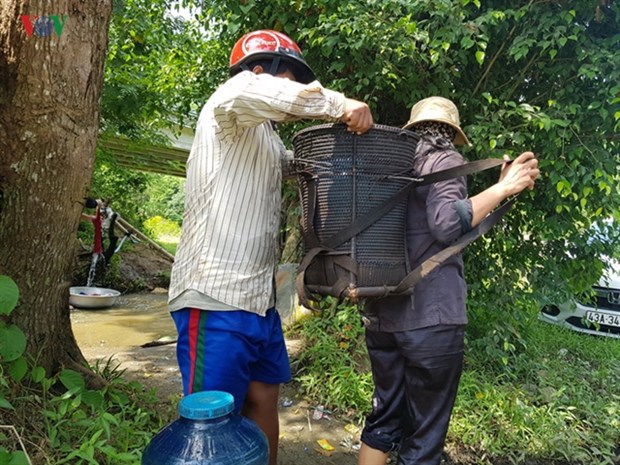 Hot weather parches central province suffer from lack of water hinh anh 1