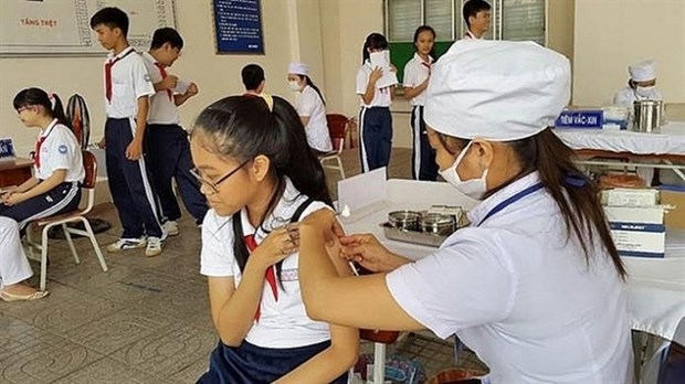 Hanoi’s students to be fully vaccinated in coming school year hinh anh 1