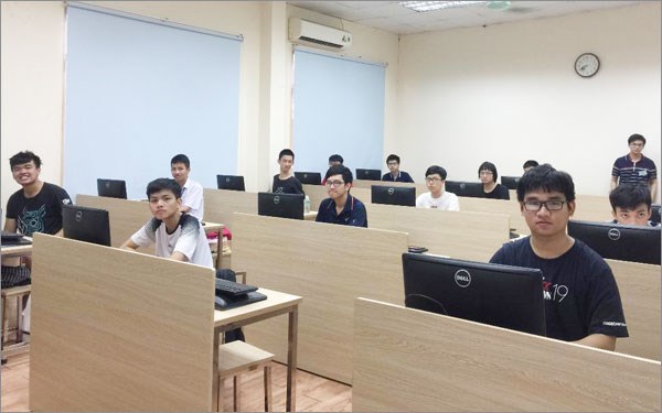 All seven Vietnamese students win silvers at Asian Informatics Olympiad hinh anh 1