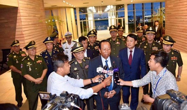 Cambodian Defence Minister, lawmaker lash out at Singaporean PM’s remarks on Vietnam hinh anh 1
