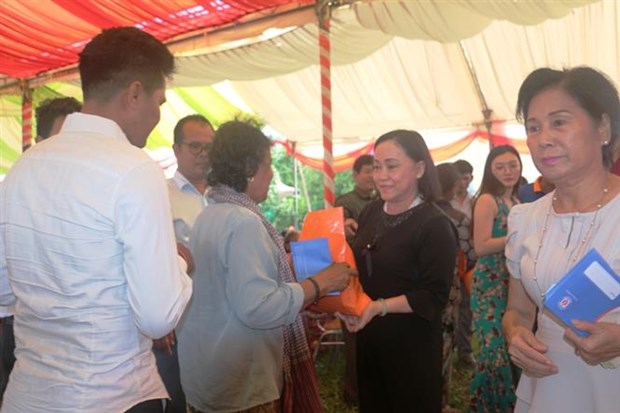 Vietnamese, Cambodian provinces strengthen solidarity hinh anh 1
