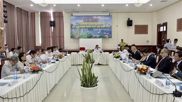 OV businesspeople learn about business opportunities in An Giang hinh anh 1