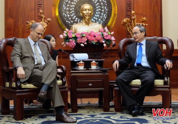 HCM City leader hosts outgoing German ambassador hinh anh 1
