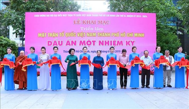 Photo exhibition on front’s HCM City chapter opens hinh anh 1