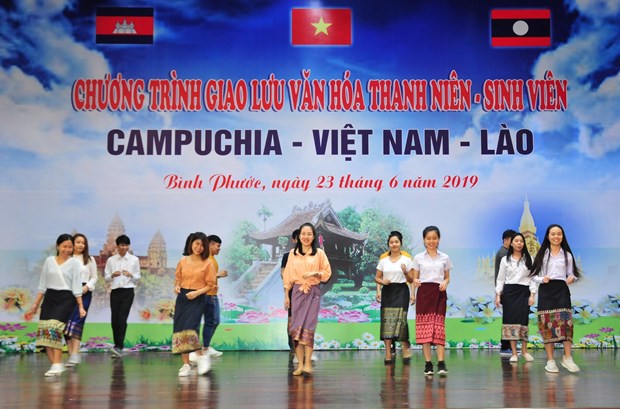 Vietnamese, Cambodian, Lao students enhance solidarity, friendship hinh anh 1