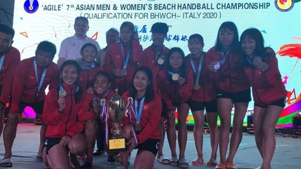 Vietnam win silver at Asian women’s beach handball champs hinh anh 1