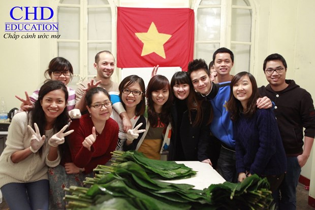 Students winning French government’s scholarships honoured hinh anh 1