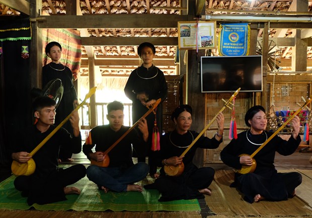 Ethnic minority people introduce Vietnam’s unique culture hinh anh 1