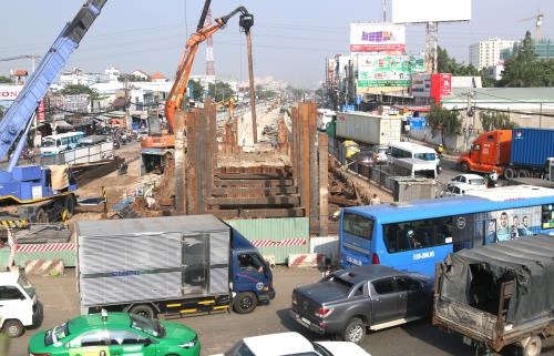 HCM City to revoke licences for tardy construction projects hinh anh 1