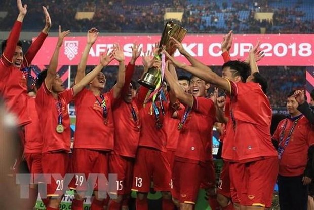 Vietnamese men’s football team retain first position in region hinh anh 1