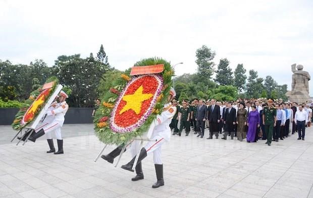 HCM City leaders pay tribute to war martyrs hinh anh 1