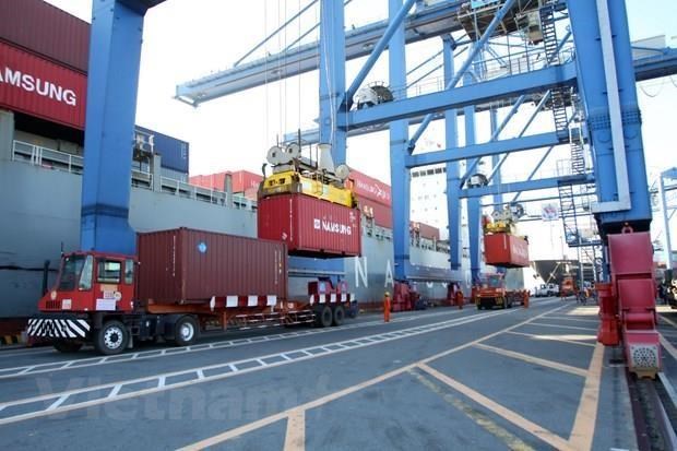 Vietnam books 1.8 billion USD trade surplus in seven months hinh anh 1