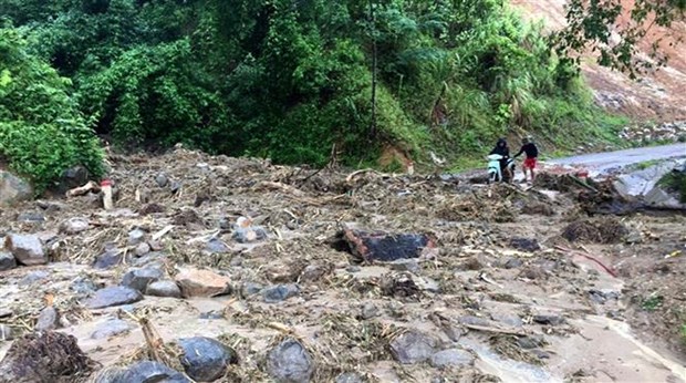 One dead, dozen go missing in Thanh Hoa due to storm Wipha hinh anh 1