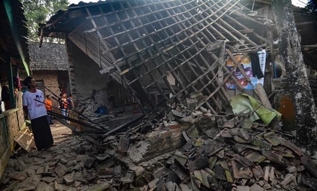 One killed, four injured in Indonesia’s latest quake hinh anh 1