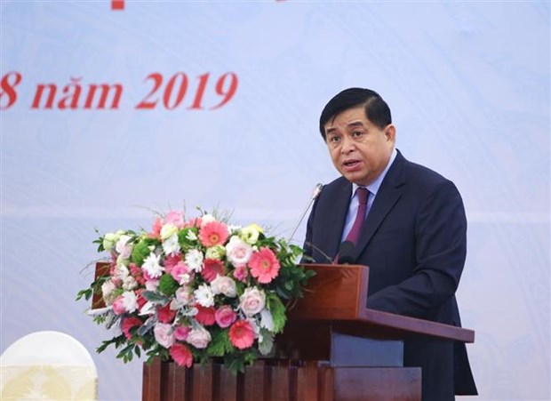 Minister underlines urgent need to improve labour productivity hinh anh 1
