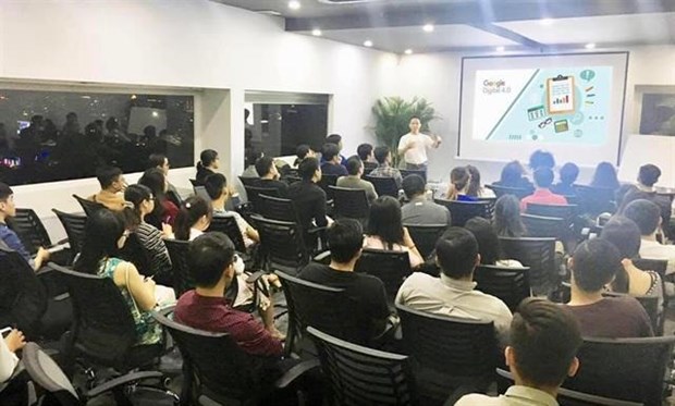 Google, industry-trade ministry team up to teach digital skills to SMEs hinh anh 1