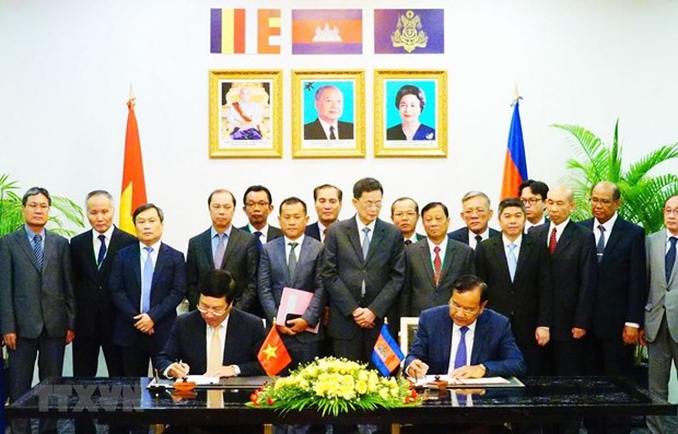 Vietnam, Cambodia look to foster partnership in 28 areas hinh anh 1