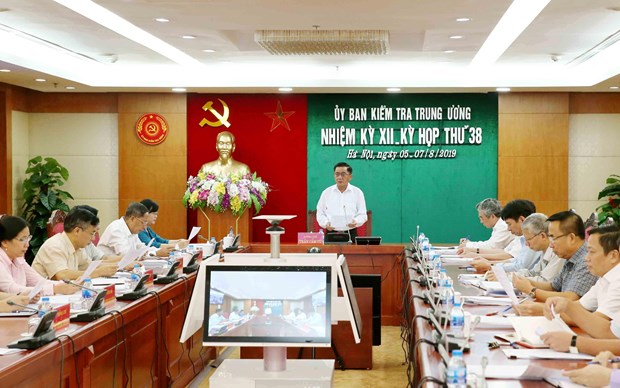 Party’s inspection commission checks violations in Khanh Hoa, Dong Nai hinh anh 1
