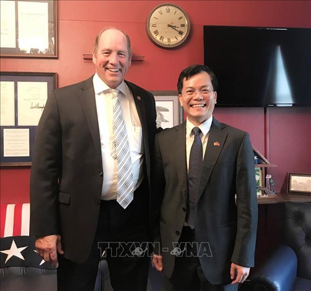 Vietnamese ambassador, US congressman discuss cooperation spheres hinh anh 1