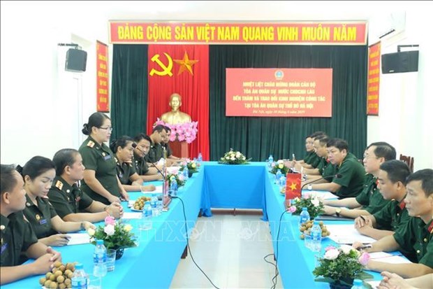 Vietnamese, Lao military courts step up experience exchange hinh anh 1