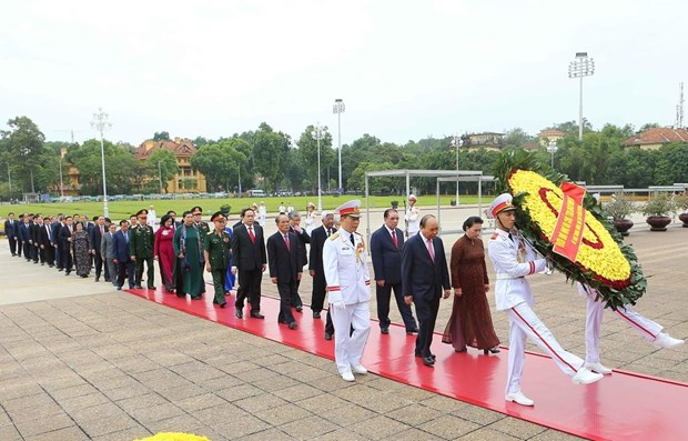 National leaders pay tribute to President Ho Chi Minh on National Day hinh anh 1