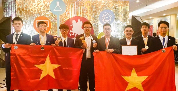 Vietnam wins big at 4th International Olympiad of Metropolises hinh anh 1