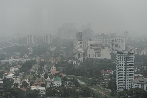 Malaysia to make artificial rain to ease smog from Indonesia hinh anh 1