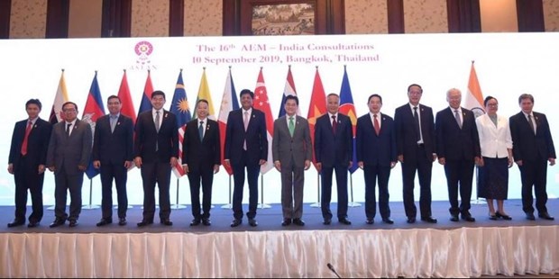 ASEAN, India review free trade agreement on goods hinh anh 1