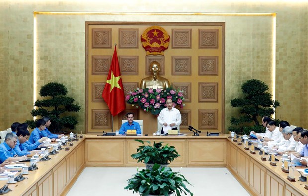 PM asks labour confederation to take better care of workers hinh anh 1