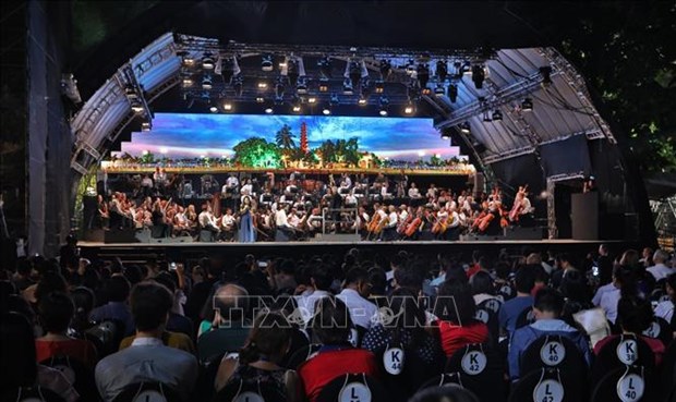 London Symphony Orchestra entertains Hanoi audiences hinh anh 1