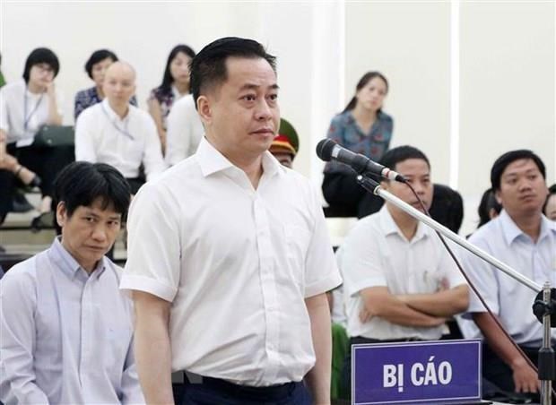 21 in high-profile corruption case prosecuted hinh anh 1