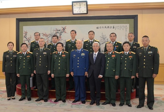 Vietnam, China forge defence cooperation hinh anh 1
