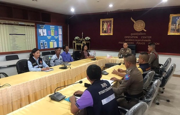 Thailand hands over rescued fishermen to Vietnam hinh anh 1