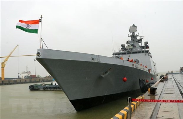 Indian naval ship visits Da Nang city hinh anh 1