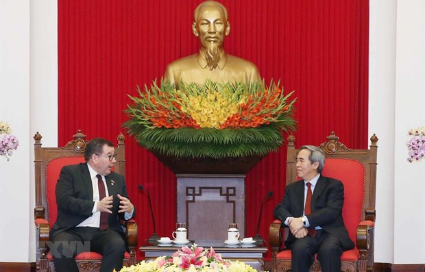 Party official receives New Zealand finance minister hinh anh 1