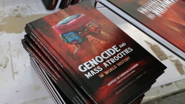 Cambodia to publish school books on genocide hinh anh 1
