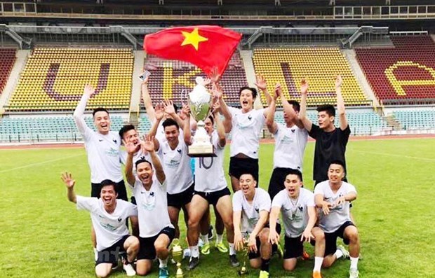 Vietnamese in Czech Republic launch football club, training centre hinh anh 1