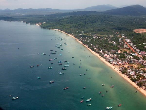 Phu Quoc faces serious staff shortage in tourism industry hinh anh 1