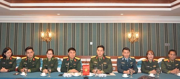 Vietnamese, Philippine young officers bolster exchange hinh anh 1