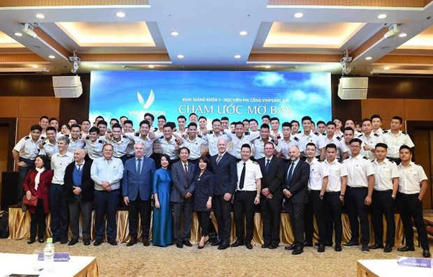 Vinpearl Air opens first pilot training course hinh anh 1