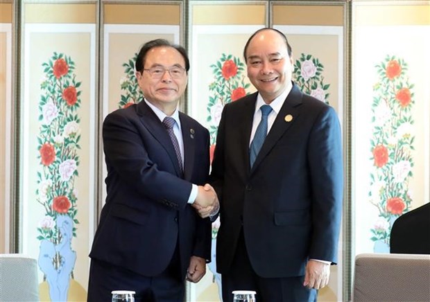 PM Nguyen Xuan Phuc receives Mayor of Busan hinh anh 1